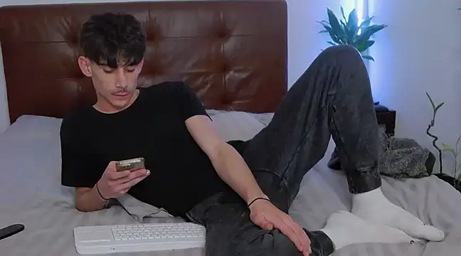 Snapshot of DanielCrush1 chatting on 02.13.25 DanielCrush1 online show from 02.13.25