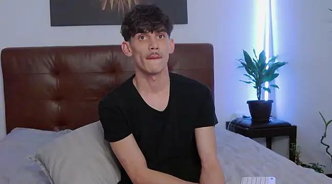 Snapshot of DanielCrush1 chatting on 02.13.25 DanielCrush1 online show from 02.13.25