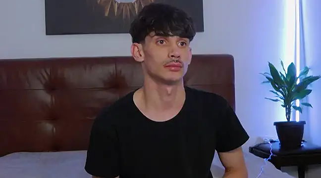 Snapshot of DanielCrush1 chatting on 02.14.25 DanielCrush1 online show from 02.14.25