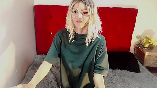 Snapshot of IvyBlueFabray chatting on 02.13.25 IvyBlueFabray online show from 02.13.25