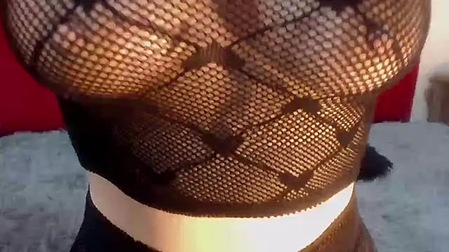 Snapshot of IvyBlueFabray chatting on 02.14.25 IvyBlueFabray online show from 02.14.25