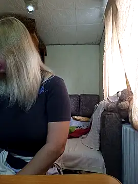 Snapshot of BustyBlond chatting on 10.24.25 BustyBlond online show from 10.24.25