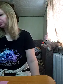 Snapshot of BustyBlond chatting on 04.10.26 BustyBlond online show from 04.10.26