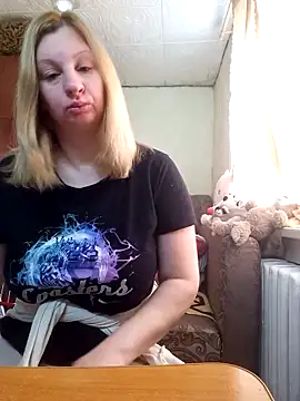 Snapshot of BustyBlond chatting on 04.11.26 BustyBlond online show from 04.11.26