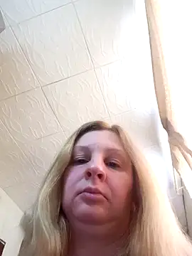 Snapshot of BustyBlond chatting on 04.11.26 BustyBlond online show from 04.11.26