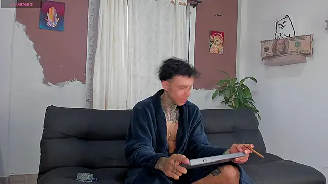 Snapshot of Aron_ford chatting on 10.17.25 Aron ford online show from 10.17.25