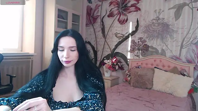 AliciaBow online show from 10.31.25