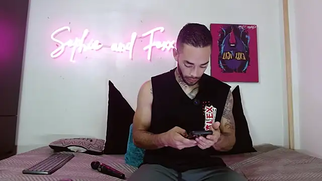 SophieFoxx17 online show from 06.12.26