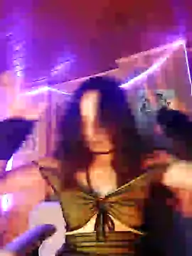 Snapshot of _Laary chatting on 12.25.24  Laary online show from 12.25.24