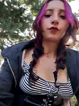 Snapshot of _Laary chatting on 10.04.25  Laary online show from 10.04.25