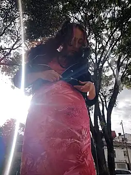 Snapshot of _Laary chatting on 10.19.25  Laary online show from 10.19.25