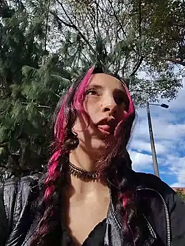  Laary online show from 11.25.25