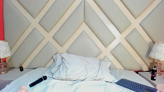 Snapshot of SSCARLETH_ chatting on 12.12.24 SSCARLETH  online show from 12.12.24