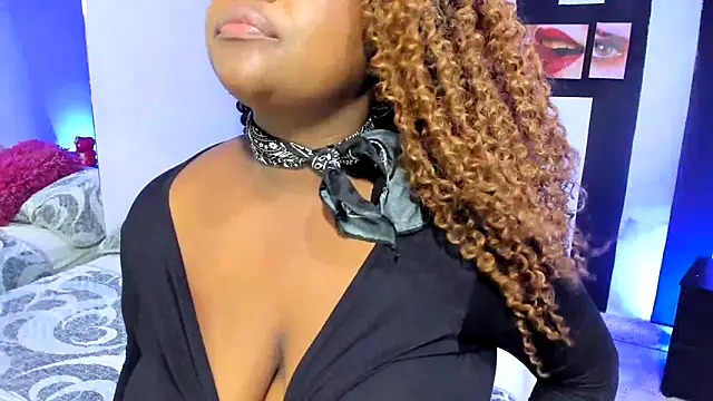 Snapshot of YeminaLeman chatting on 01.26.25 YeminaLeman online show from 01.26.25