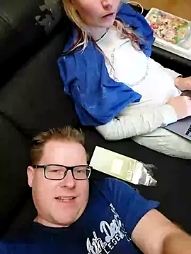 Snapshot of AnnualSunrise chatting on 01.12.25 AnnualSunrise online show from 01.12.25