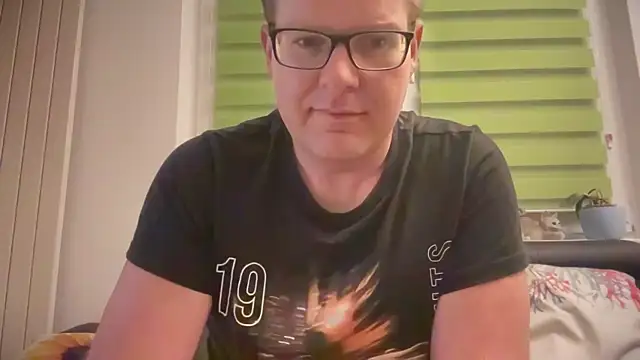 Snapshot of AnnualSunrise chatting on 09.17.25 AnnualSunrise online show from 09.17.25