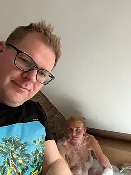 Snapshot of AnnualSunrise chatting on 10.14.25 AnnualSunrise online show from 10.14.25