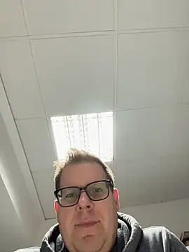 Snapshot of AnnualSunrise chatting on 10.26.25 AnnualSunrise online show from 10.26.25