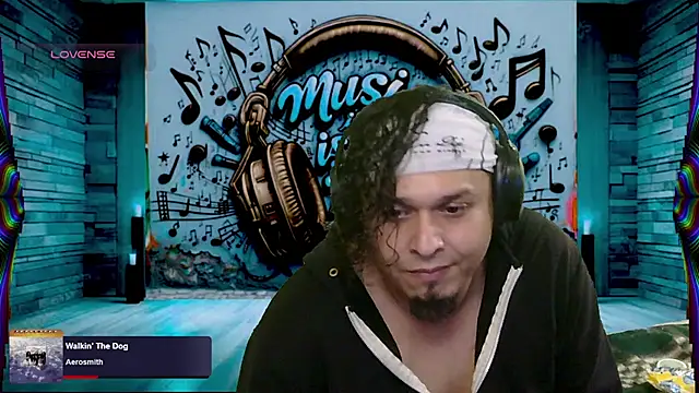 Snapshot of chino_roz chatting on 03.17.25 chino roz online show from 03.17.25