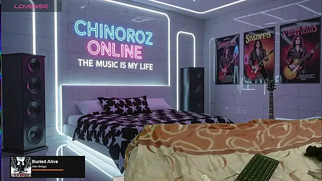 Snapshot of chino_roz chatting on 09.13.25 chino roz online show from 09.13.25