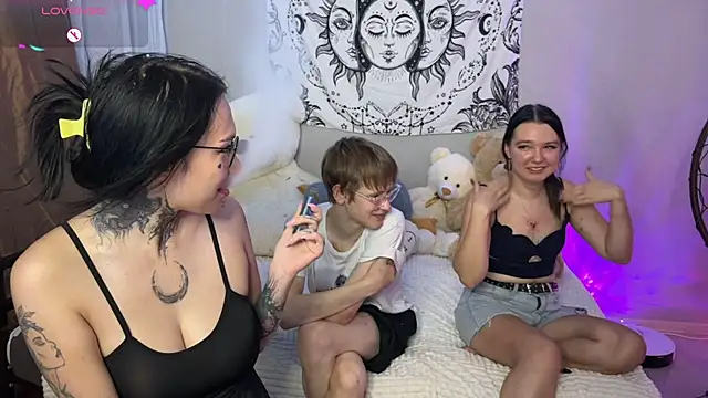 Snapshot of Laura_Key chatting on 07.27.26 Laura Key online show from 07.27.26