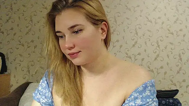 Snapshot of mmmPinUpGirl chatting on 12.14.24 mmmPinUpGirl online show from 12.14.24