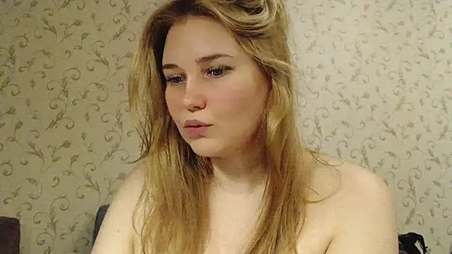 Snapshot of mmmPinUpGirl chatting on 01.22.25 mmmPinUpGirl online show from 01.22.25