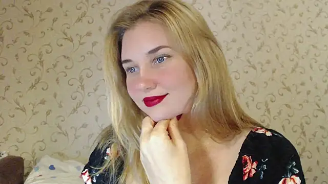 Snapshot of mmmPinUpGirl chatting on 09.09.25 mmmPinUpGirl online show from 09.09.25