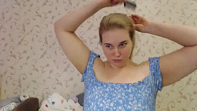 Snapshot of mmmPinUpGirl chatting on 09.14.25 mmmPinUpGirl online show from 09.14.25