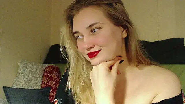 Snapshot of mmmPinUpGirl chatting on 10.03.25 mmmPinUpGirl online show from 10.03.25