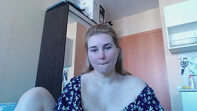 Snapshot of mmmPinUpGirl chatting on 06.07.26 mmmPinUpGirl online show from 06.07.26