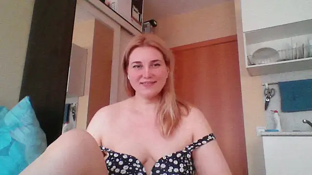 Snapshot of mmmPinUpGirl chatting on 06.29.26 mmmPinUpGirl online show from 06.29.26