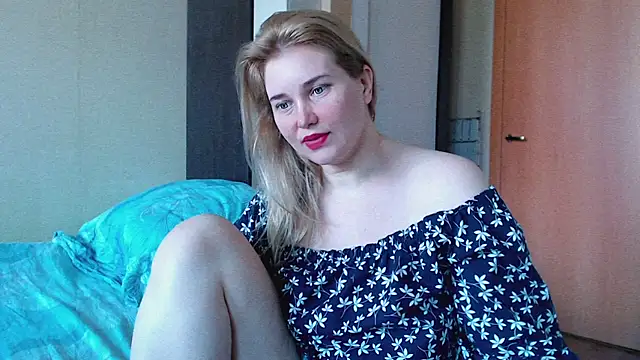 Snapshot of mmmPinUpGirl chatting on 06.30.26 mmmPinUpGirl online show from 06.30.26