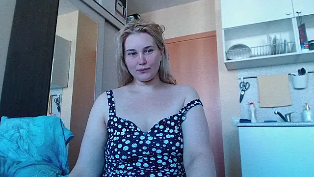 Snapshot of mmmPinUpGirl chatting on 07.16.26 mmmPinUpGirl online show from 07.16.26