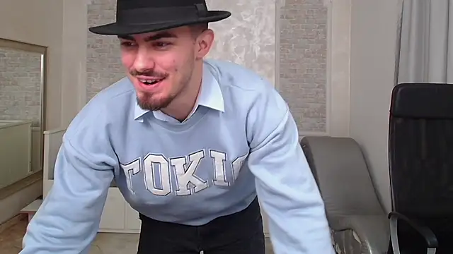 Snapshot of WilsonJules chatting on 01.04.25 WilsonJules online show from 01.04.25