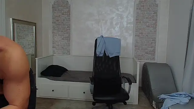 Snapshot of WilsonJules chatting on 01.04.25 WilsonJules online show from 01.04.25