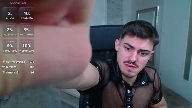 Snapshot of WilsonJules chatting on 01.28.25 WilsonJules online show from 01.28.25