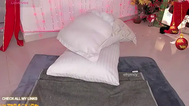 ohyesly  online show from 12.19.25