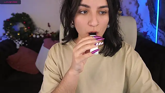 Daphne Moss online show from 01.12.25