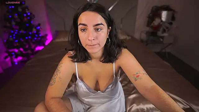 Daphne Moss online show from 01.18.25