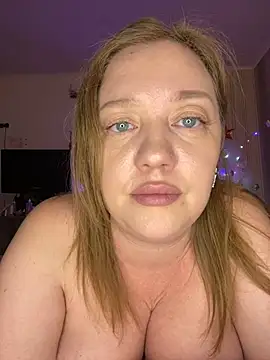 Snapshot of BBWOOW chatting on 12.21.24 BBWOOW online show from 12.21.24