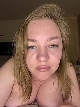 Snapshot of BBWOOW chatting on 03.03.25 BBWOOW online show from 03.03.25