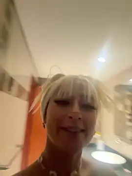 Mia-Bloom online show from 03.20.25