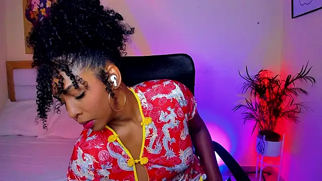 Snapshot of AitanaBrown_ chatting on 05.05.26 AitanaBrown online show from 05.05.26
