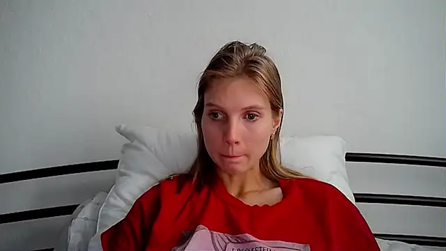 Snapshot of MaryMiton chatting on 02.15.25 MaryMiton online show from 02.15.25