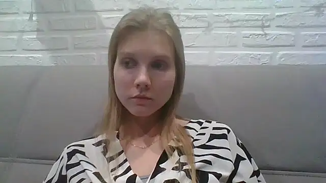 Snapshot of MaryMiton chatting on 10.19.25 MaryMiton online show from 10.19.25