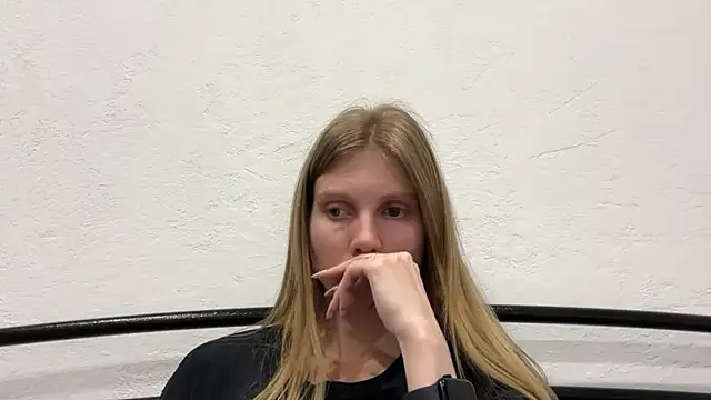 Snapshot of MaryMiton chatting on 03.13.26 MaryMiton online show from 03.13.26