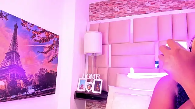 ShaniaBrownn online show from 12.22.25