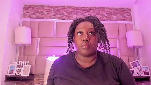 ShaniaBrownn online show from 02.21.26