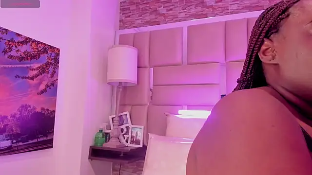 ShaniaBrownn online show from 04.01.26